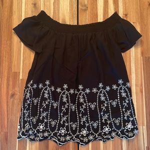 Old Navy Off the Shoulder Embroidered Blouse Medium